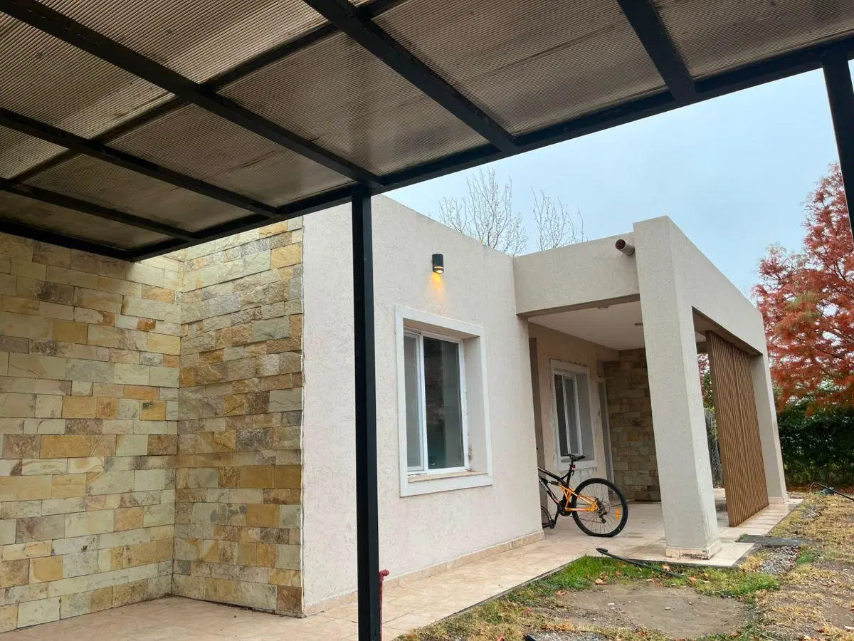 Excelente propiedad en Alquiler de 6 Amb. en B° Privado La Zagala ( Opción AMOBLADA) 1