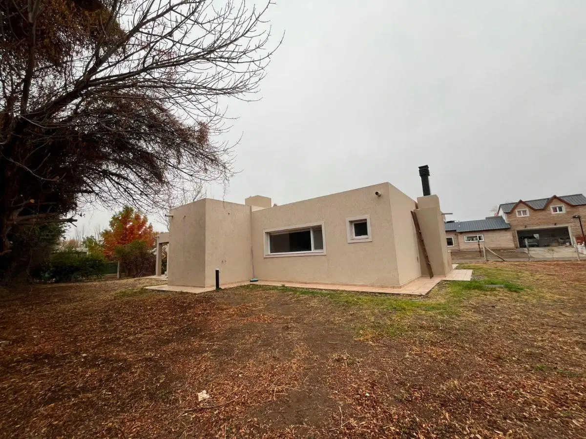 Excelente propiedad en Alquiler de 6 Amb. en B° Privado La Zagala ( Opción AMOBLADA) 2
