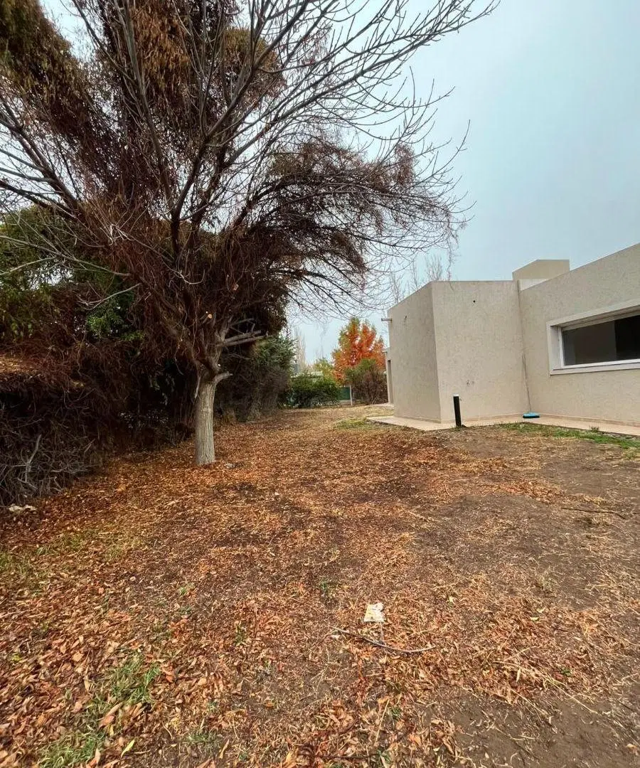 Excelente propiedad en Alquiler de 6 Amb. en B° Privado La Zagala ( Opción AMOBLADA) 3