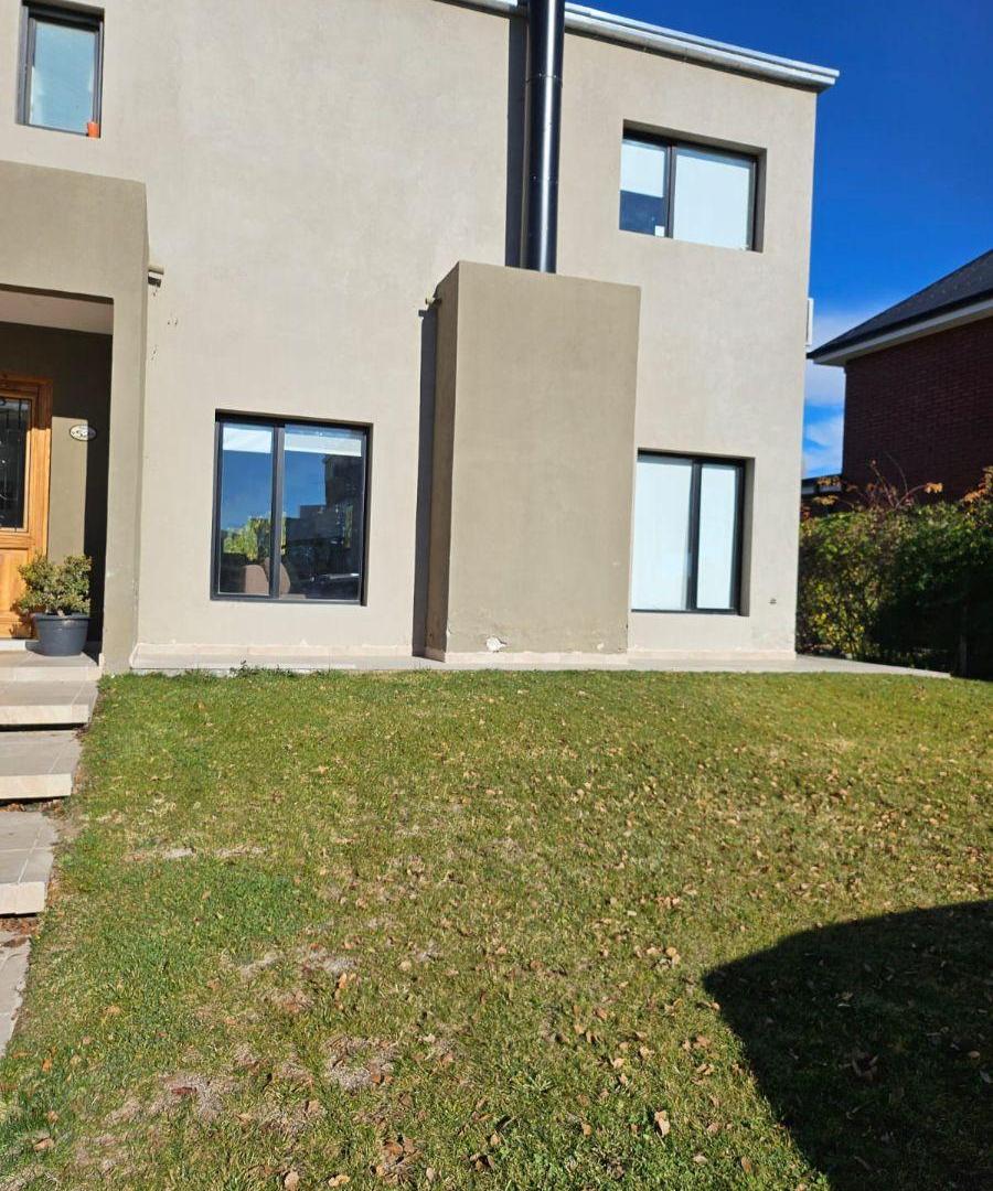 Foto de VENTA EXCELENTE CASA EN B° LA PEREGRINA 290 M2 C/ PILETA!, imagen 2