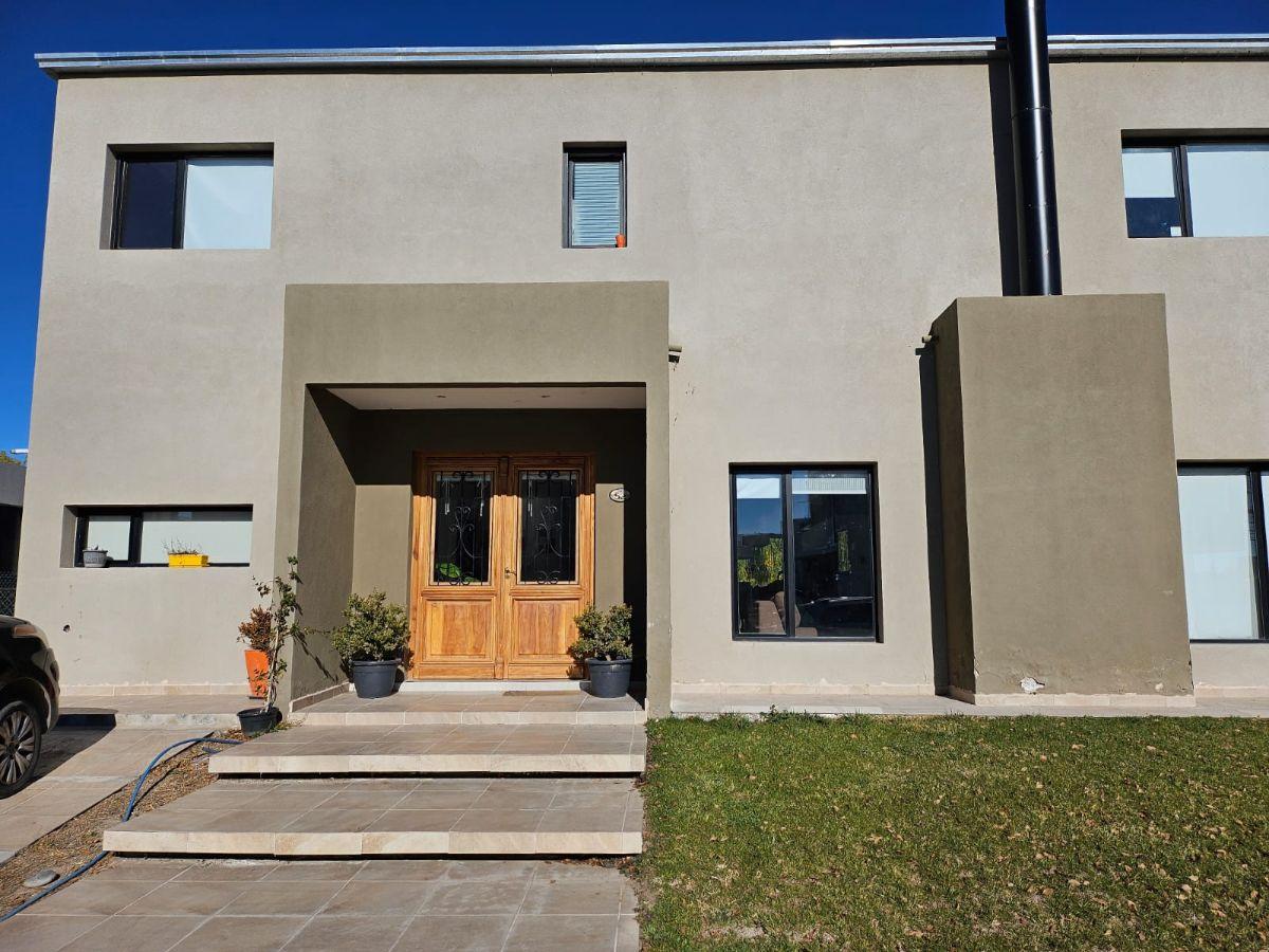 Foto de VENTA EXCELENTE CASA EN B° LA PEREGRINA 290 M2 C/ PILETA!, imagen 1