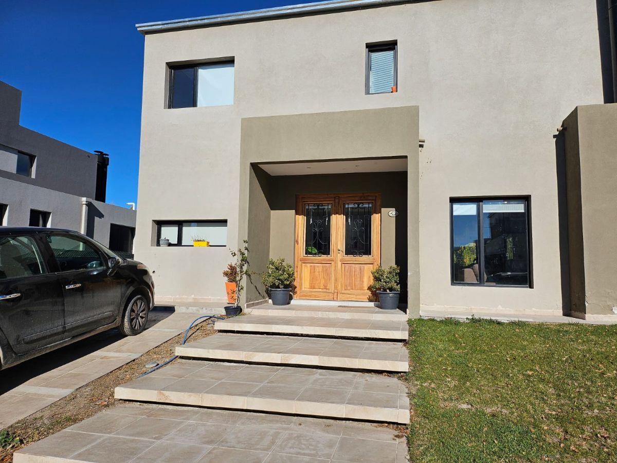 Foto de VENTA EXCELENTE CASA EN B° LA PEREGRINA 290 M2 C/ PILETA!, imagen 3