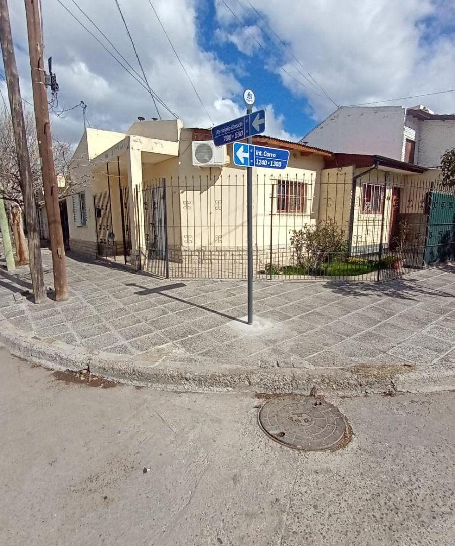 Foto de Hermoso PH en Alquiler en esquina c/ cochera , Patio y Parrilla, imagen 1