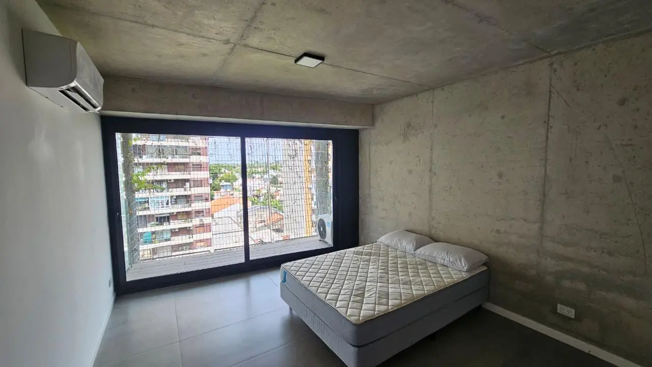 Hermoso monoambiente con mobiliario en Domus Parque 5