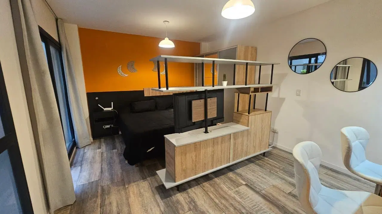 Hermoso monoambiente amoblado con patio 2