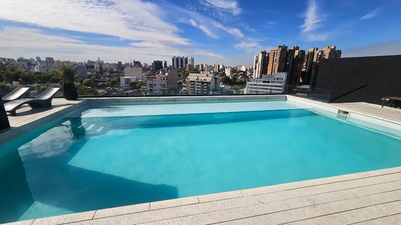 Hermoso monoambiente amoblado con patio 2