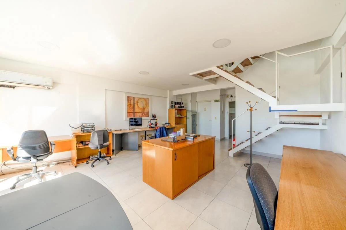 Foto de Dúplex 4 ambientes con terraza privada, quincho y 2 cocheras, imagen 2