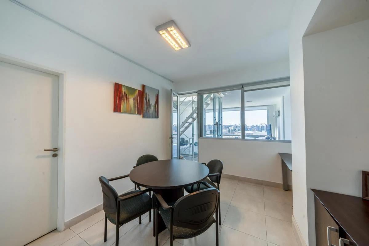 Foto de Dúplex 4 ambientes con terraza privada, quincho y 2 cocheras, imagen 2