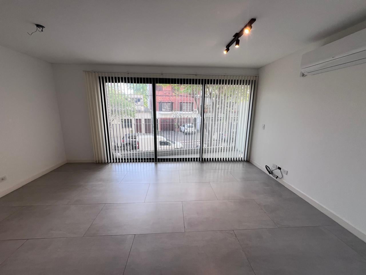 Foto de Excelente departamento de 2 ambientes en alquiler al frente con balcón, imagen 5