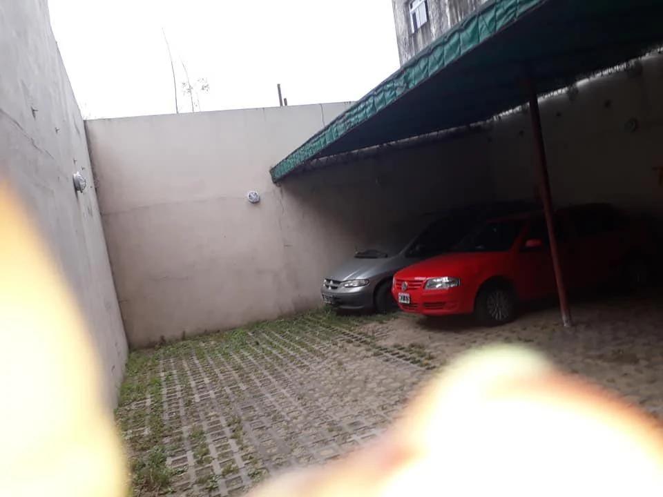 Cochera sobre serrano,comoda,porton automatico.