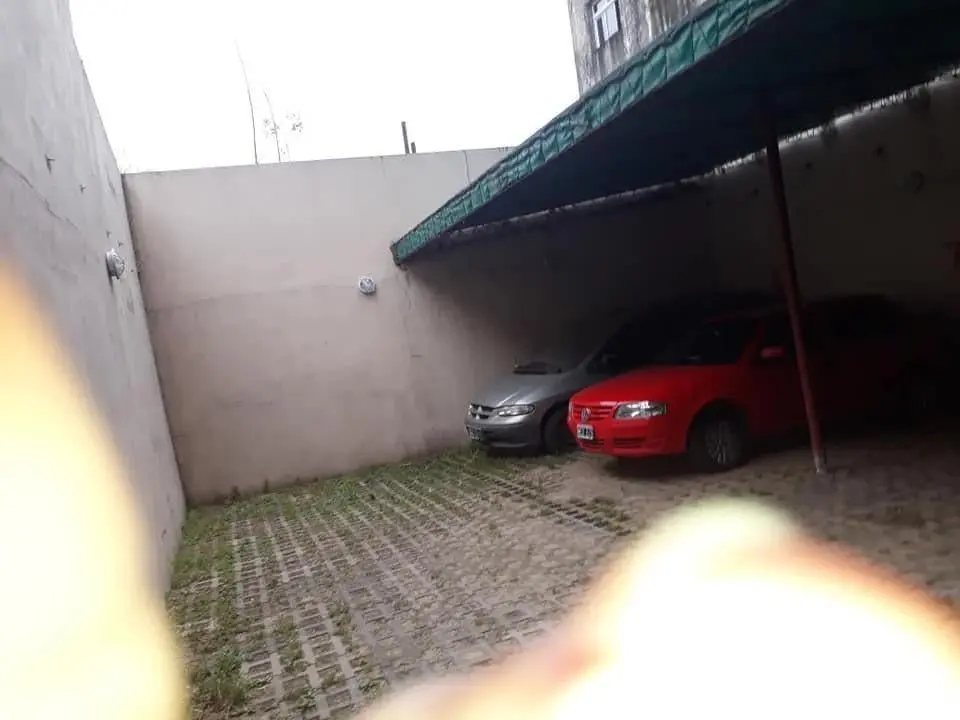 Cochera sobre serrano,comoda,porton automatico. 1