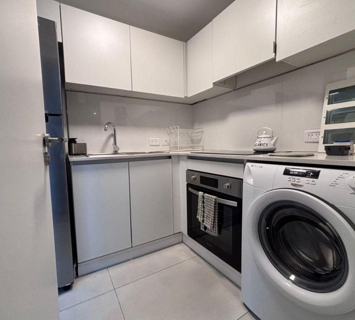 Foto de hermoso departamento con balcon y patio, imagen 1