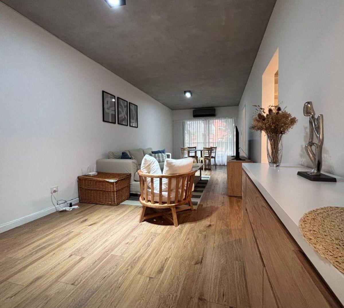 Foto de moderno departamento con balcon y patio., imagen 1
