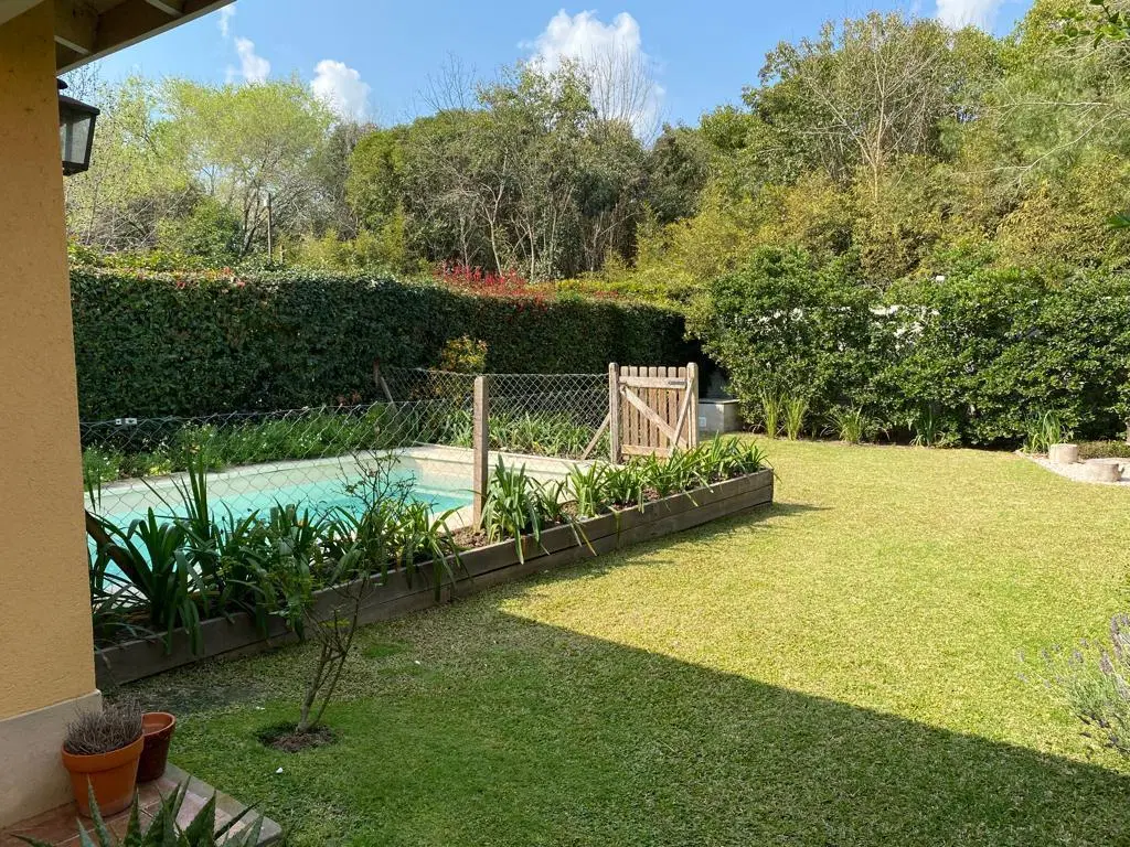 Casa en Venta en Casas del Sol con Jardin y pileta Muy luminosa 4