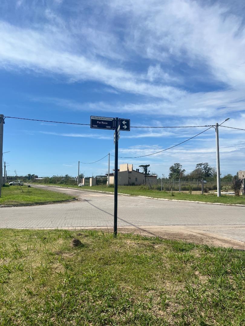Terreno en Esquina Ibarlucea 4