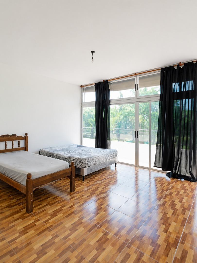 Foto de IMPORTANTE ALQUILER CASA 4 DORMITORIOS ROLDAN, imagen 3