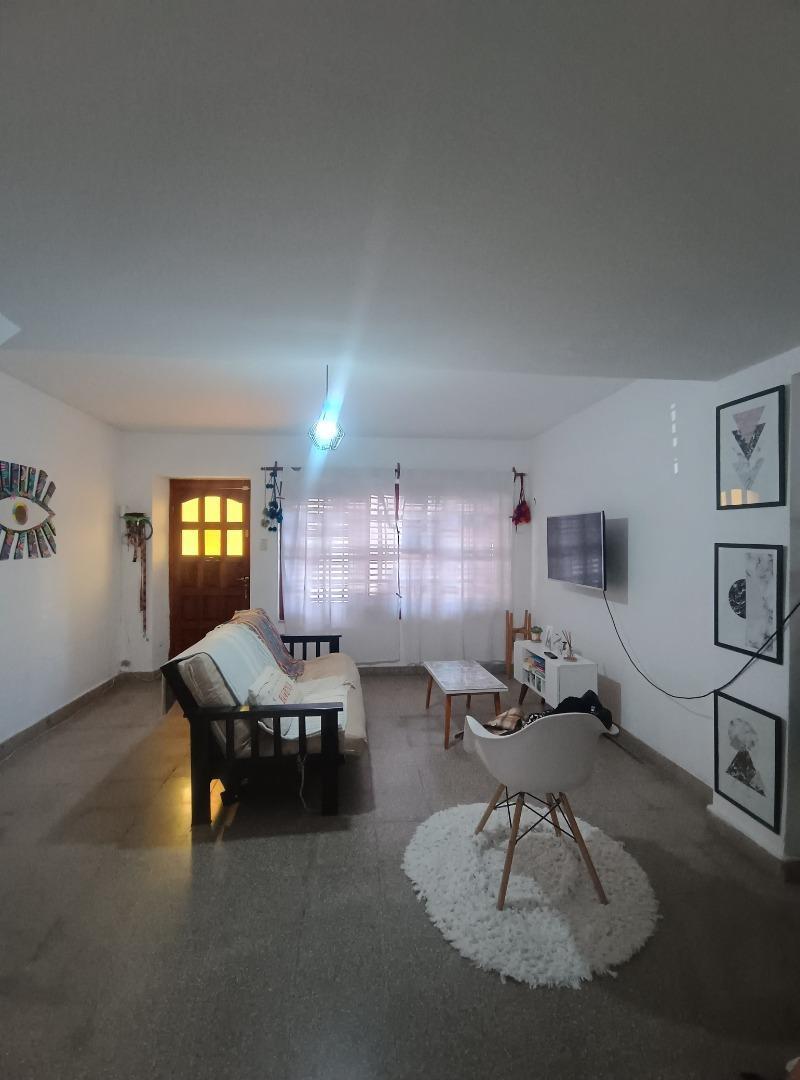 Foto de VENTA DE CASA TRES DORMITORIOS Y LOCAL COMERCIAL REP. SEXTA, imagen 3
