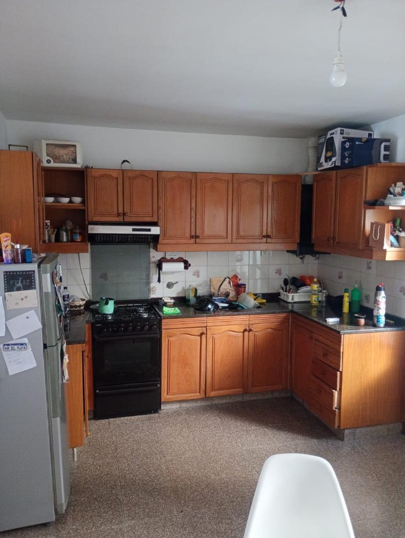 Foto de VENTA DE CASA TRES DORMITORIOS Y LOCAL COMERCIAL REP. SEXTA, imagen 2
