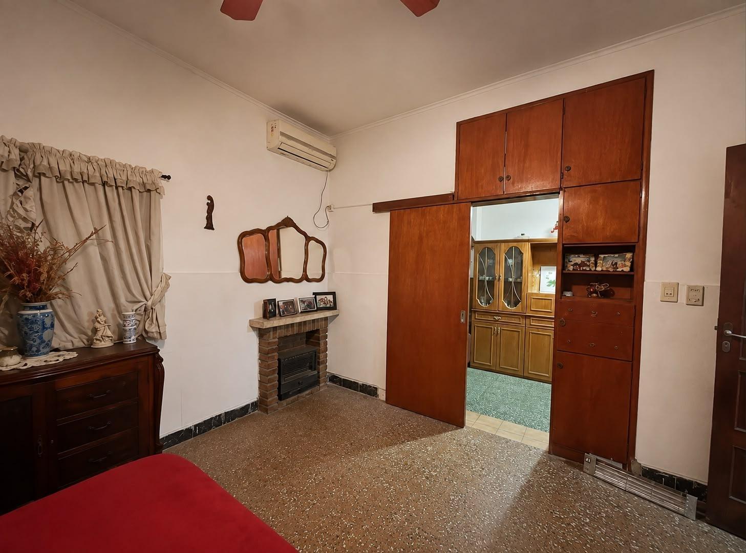 Foto de VENTA CASA DOS DORMITORIOS, COCHERA, PARRILLERO EN ECHESORTU, imagen 2