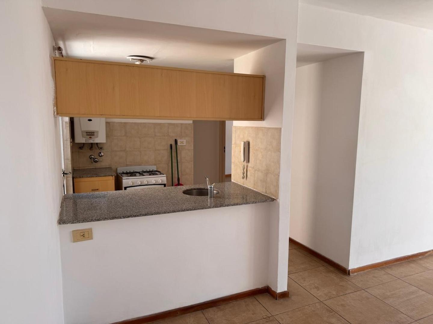 Foto de DEPARTAMENTO 2 DORMITORIOS EN RICCHIERI 647, imagen 3