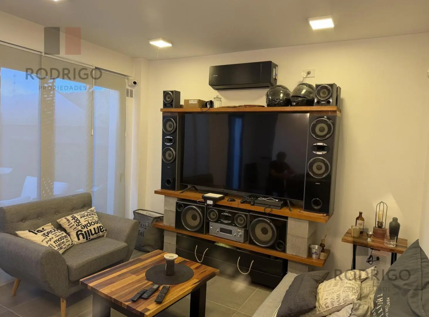 Duplex en Los Hornos 4
