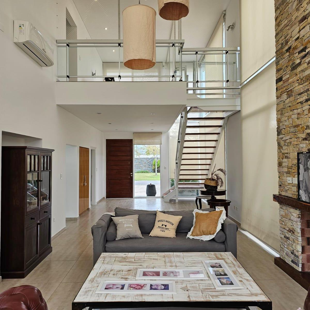 Venta y Alquiler de Casa en Barrio El Golf Nordelta con Vista Al Golf con Renta 4
