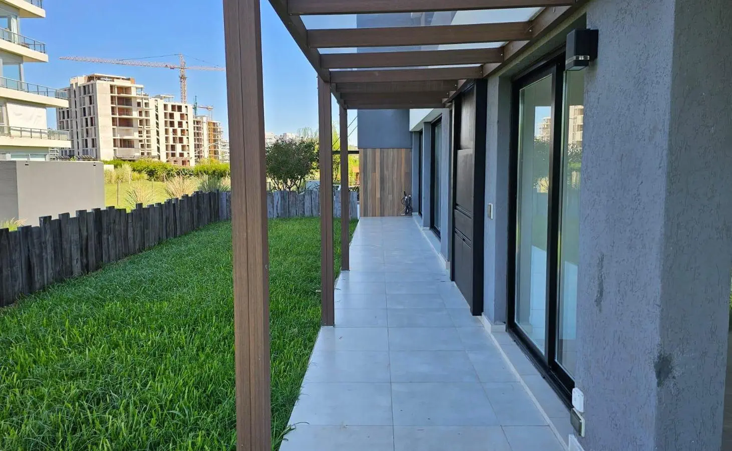Venta de departamento 3 ambientes en PB con jardin propio cochera y baulera  Nordelta 5