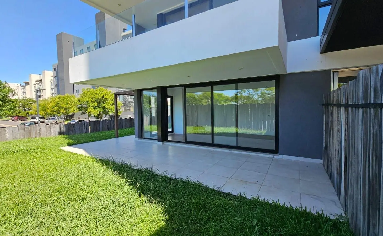 Venta de departamento 3 ambientes en PB con jardin propio cochera y baulera  Nordelta 2