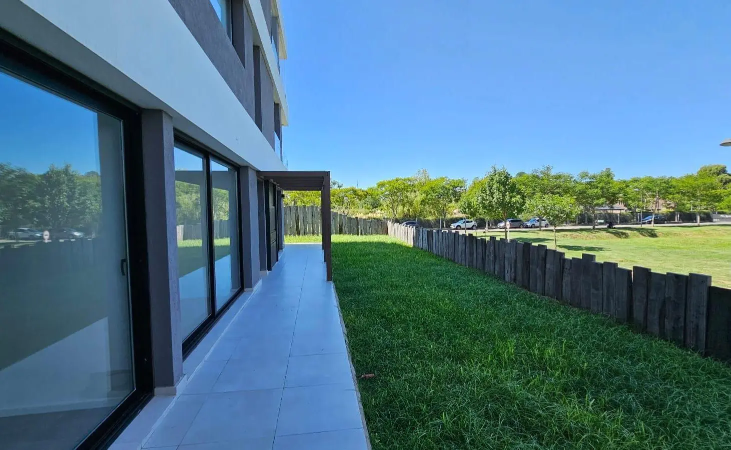 Venta de departamento 3 ambientes en PB con jardin propio cochera y baulera  Nordelta 3