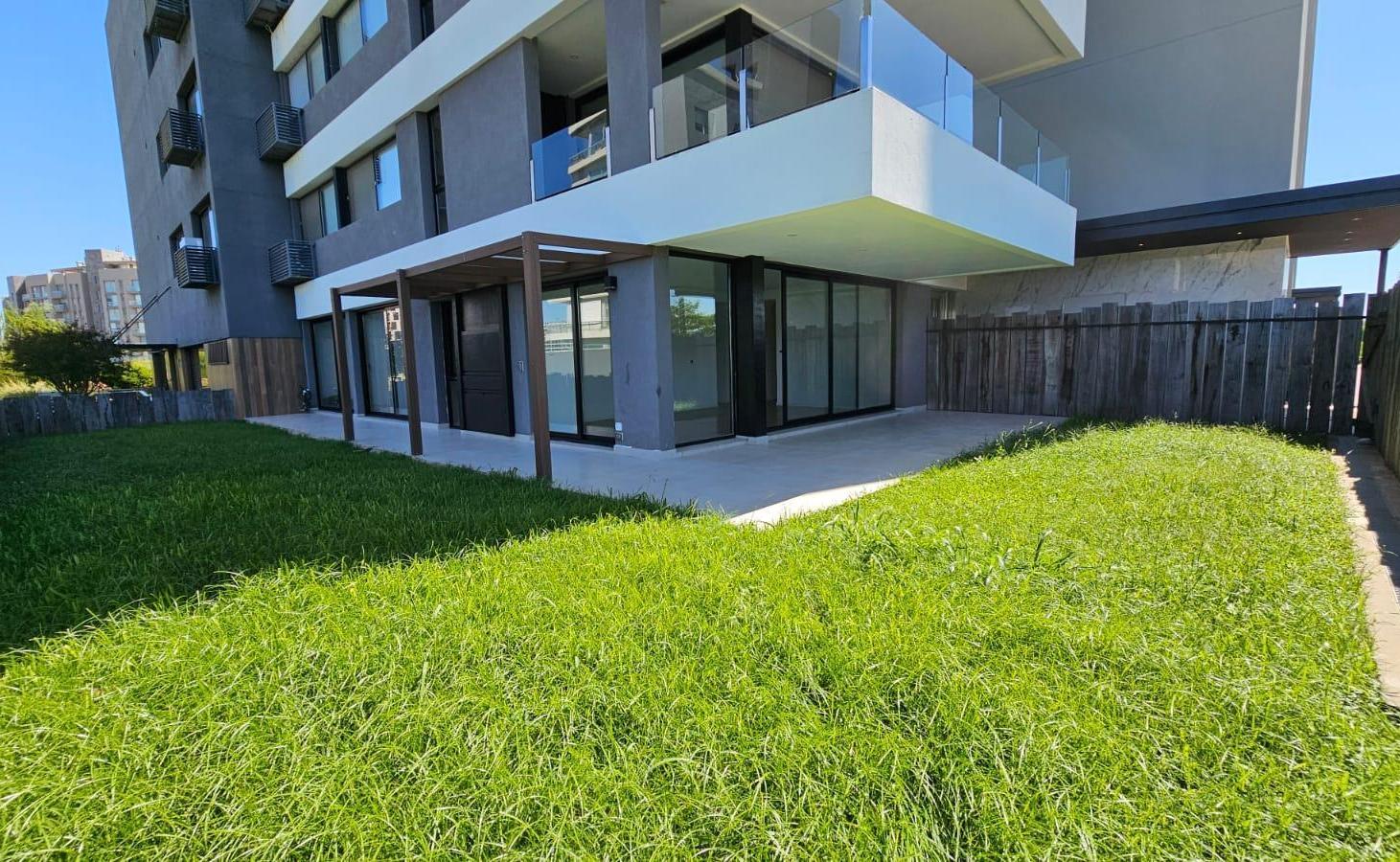 Venta de departamento 3 ambientes en PB con jardin propio cochera y baulera  Nordelta