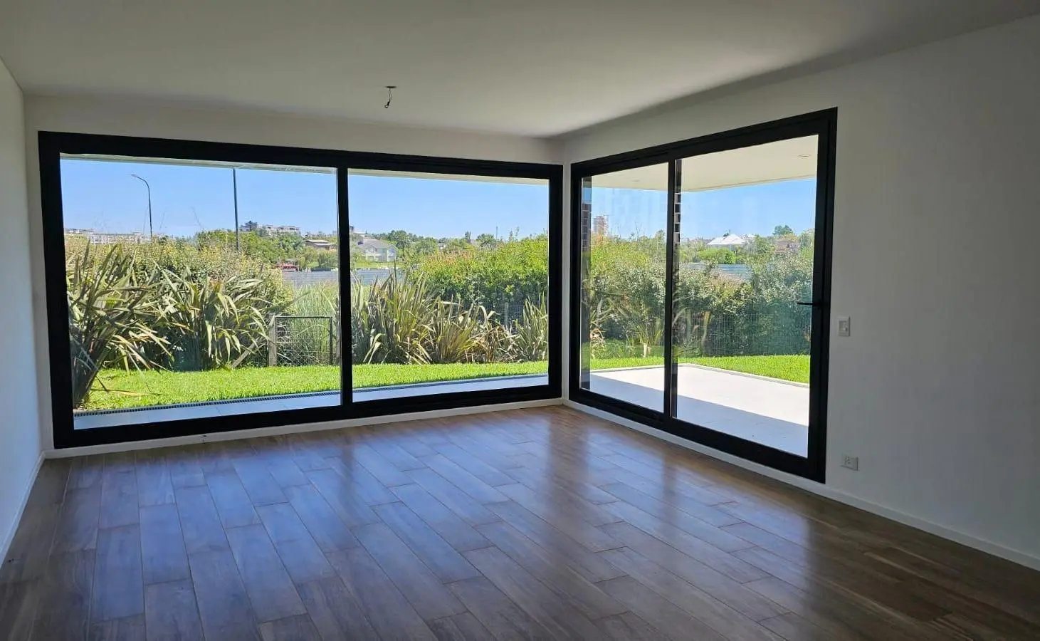 Venta departamento 3 ambientes con jardín en Nordelta 8
