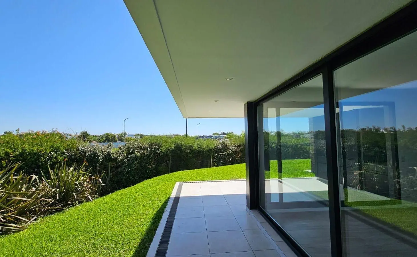 Venta departamento 3 ambientes con jardín en Nordelta 4