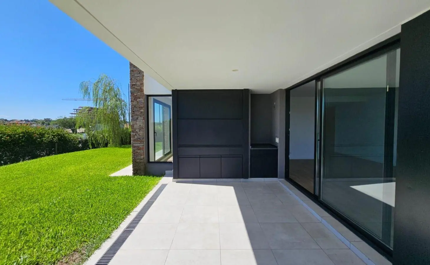 Venta departamento 3 ambientes con jardín en Nordelta 2
