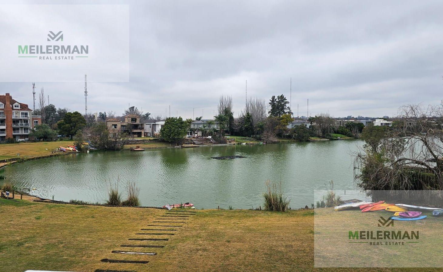 Venta de Departamento de 2 ambientes con vista a la laguna y cochera