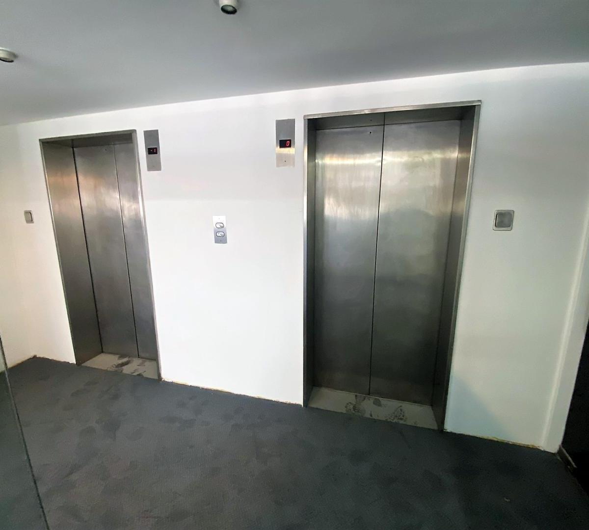 Piso de Oficinas en Diagonal Julio a Roca 620 1
