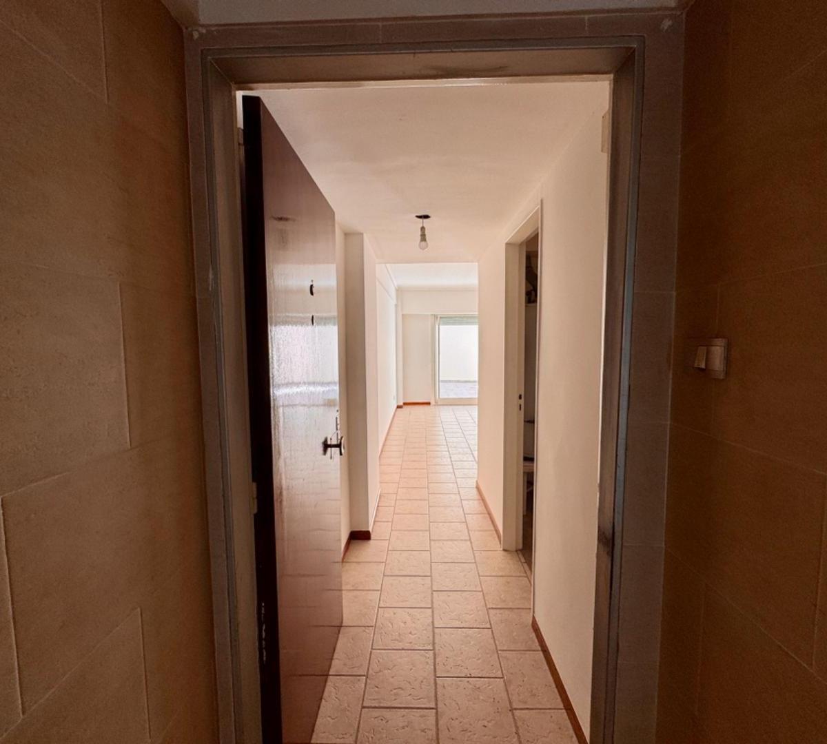 Departamento 3 Ambientes con Amplio Patio. Reservado 4