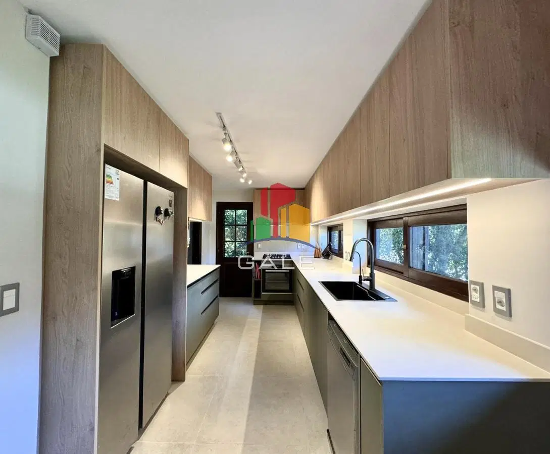 Cómoda Casa de 5 Dormitorios y Piscina Climatizada en Punta del Este 5