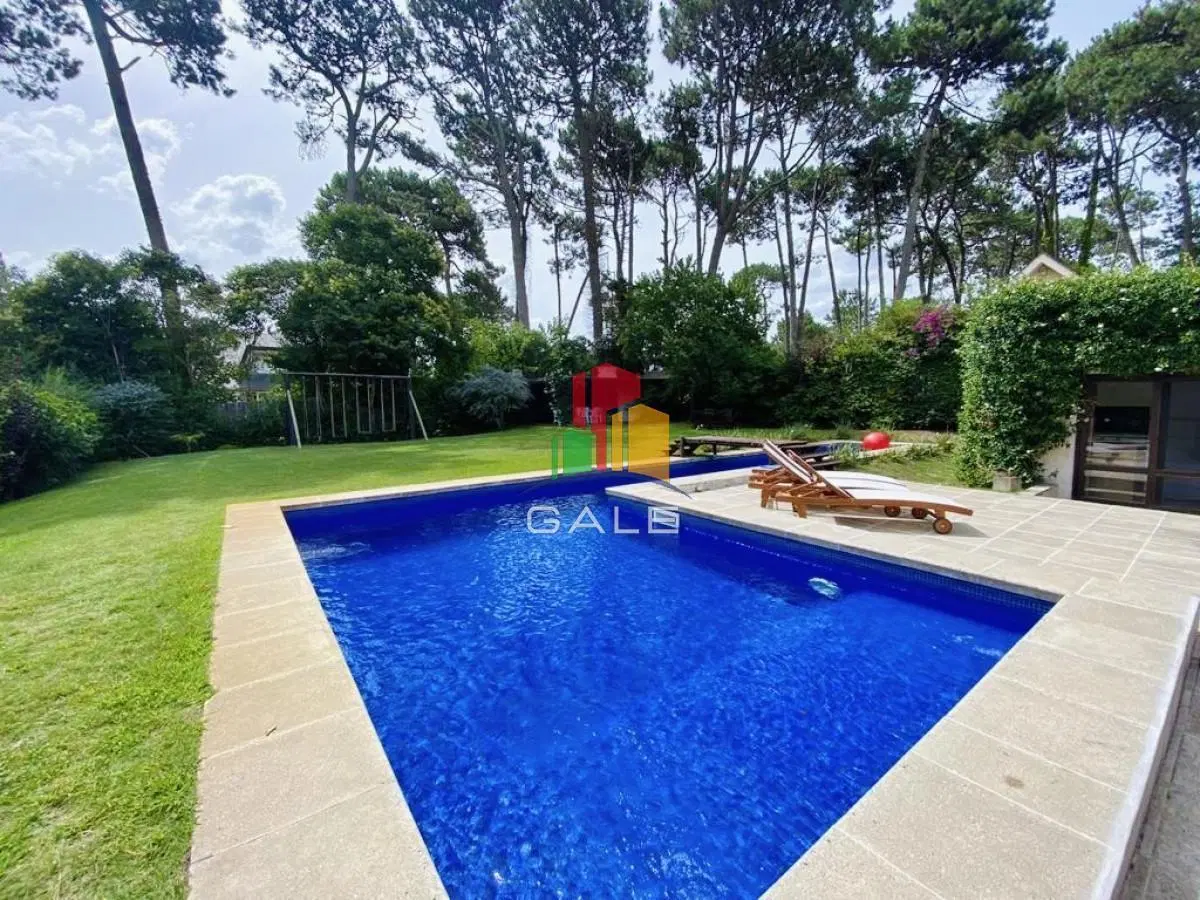 Cómoda Casa de 5 Dormitorios y Piscina Climatizada en Punta del Este 1