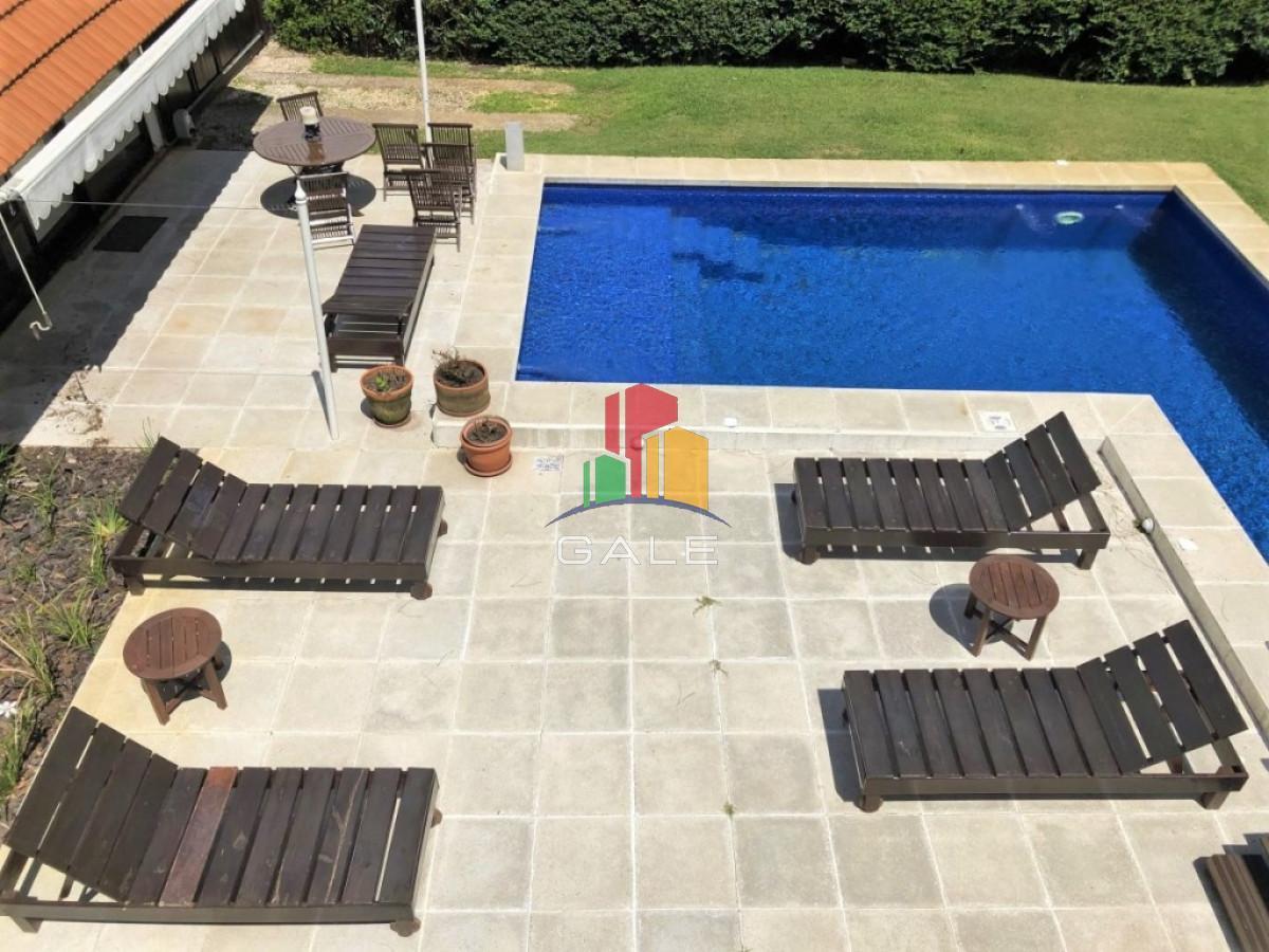 Cómoda Casa de 5 Dormitorios y Piscina Climatizada en Punta del Este