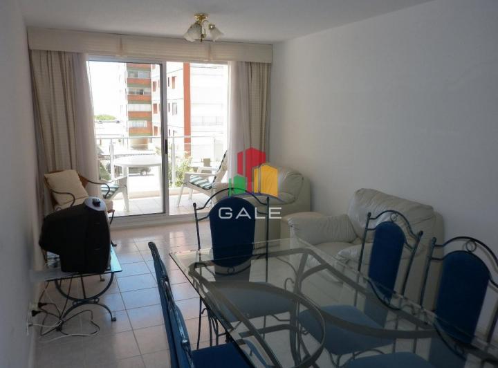 Apartamento en alquiler y venta de dos dormitorios en Punta del Este 1