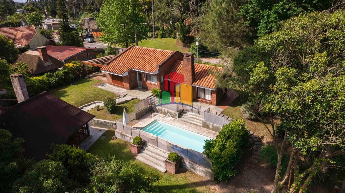 Casa en venta 4 dormitorios - Pinares Piscina Climatizada.