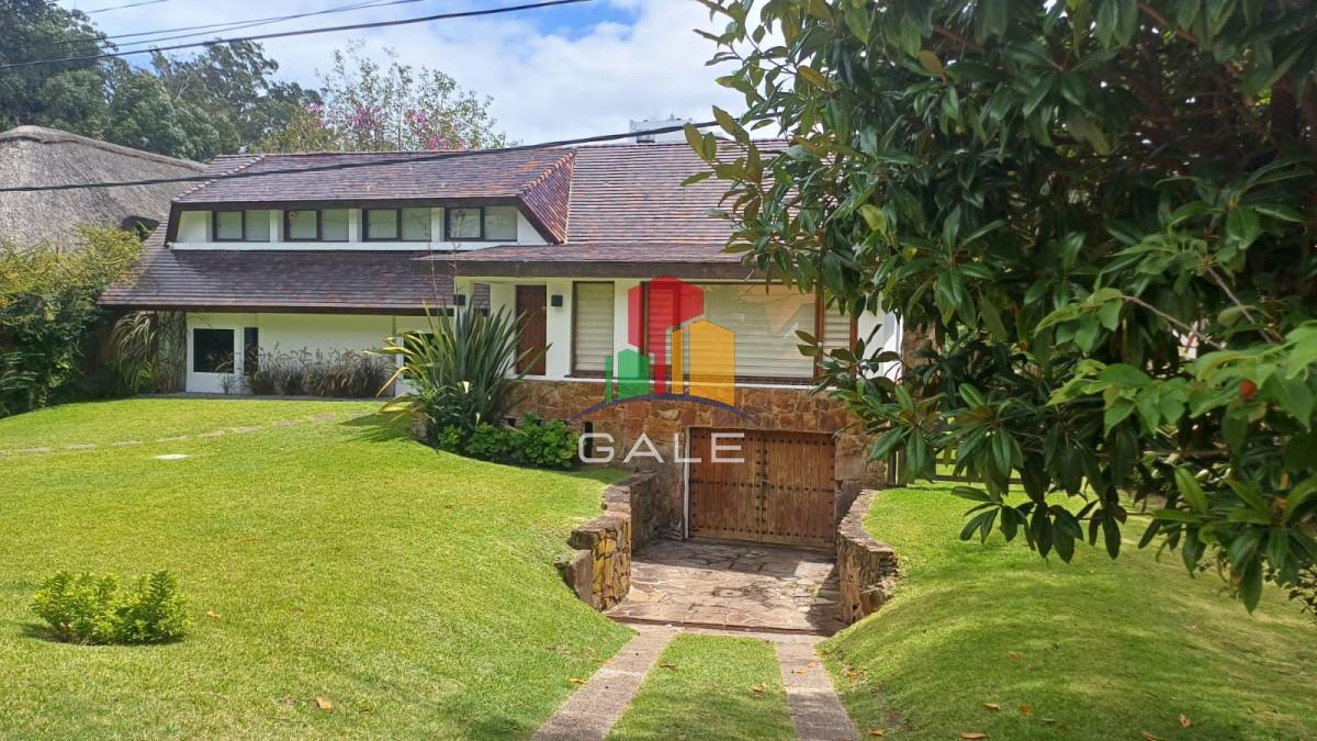 Vende gran casa para vivir todo el año, de 3 dormitorios en Punta del Este