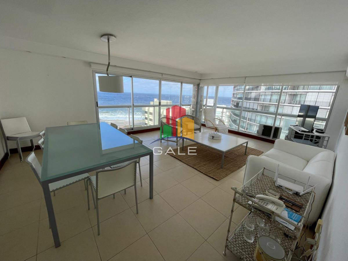 Apartamento de 2 dormitorios con vista al mar en venta en Peninsula.