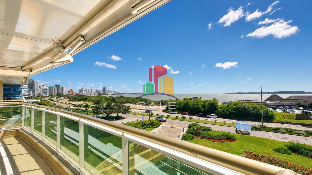 Departamento de 3 dormitorios en venta en Coral Tower en venta