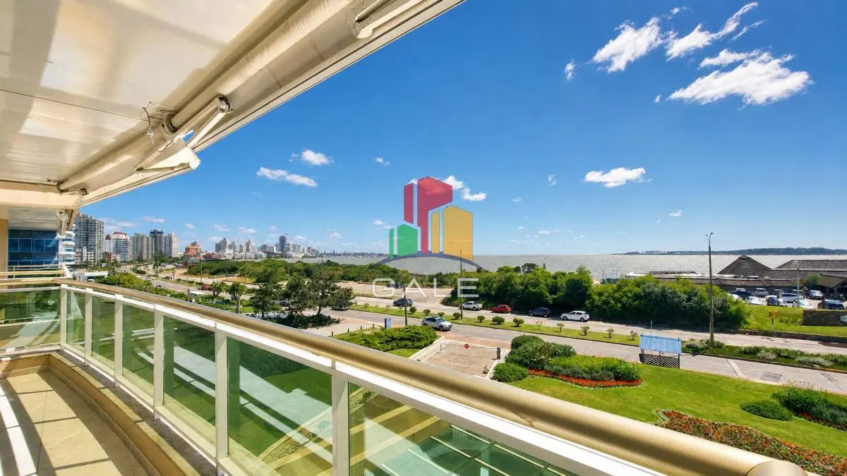 Departamento de 3 dormitorios en venta en Coral Tower en venta 2