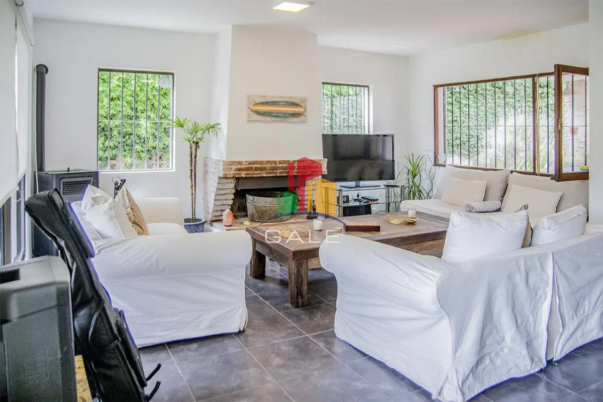 Excelente chalet de 5 dormitorios en venta a pasos de Playa Mansa Punta del Este 2