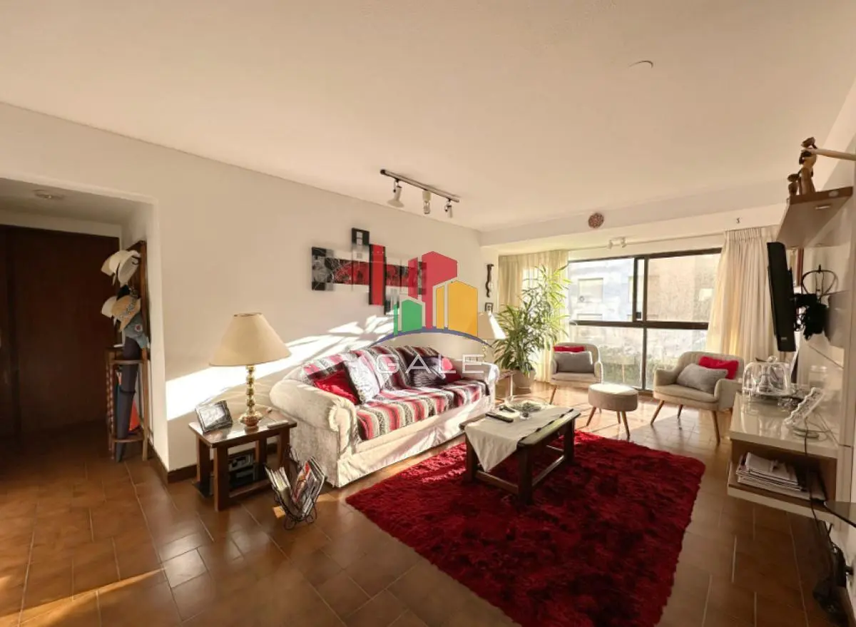 Vende Apartamento frente al mar en Brava, Punta del Este de 2 dormitorios. 2