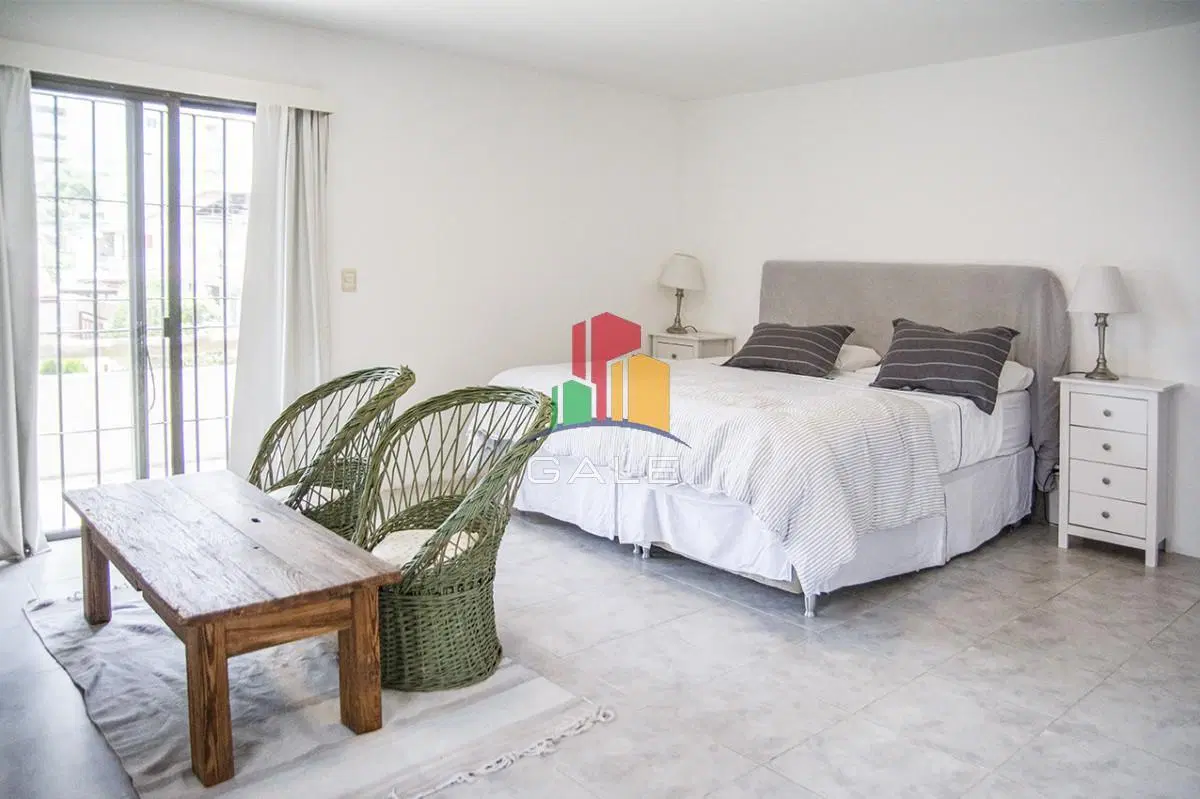 Excelente chalet de 5 dormitorios en venta a pasos de Playa Mansa Punta del Este 4