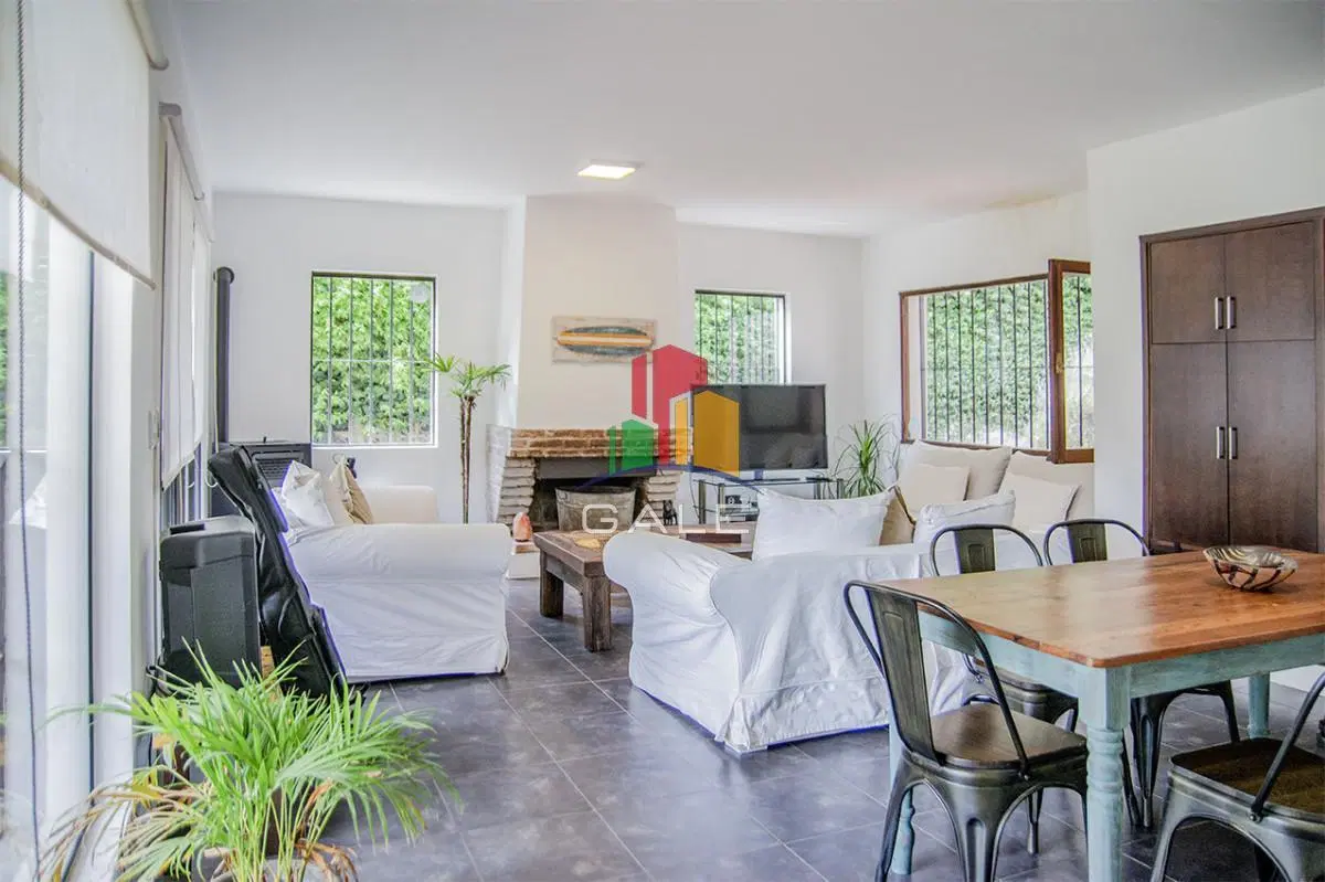 Excelente chalet de 5 dormitorios en venta a pasos de Playa Mansa Punta del Este 2