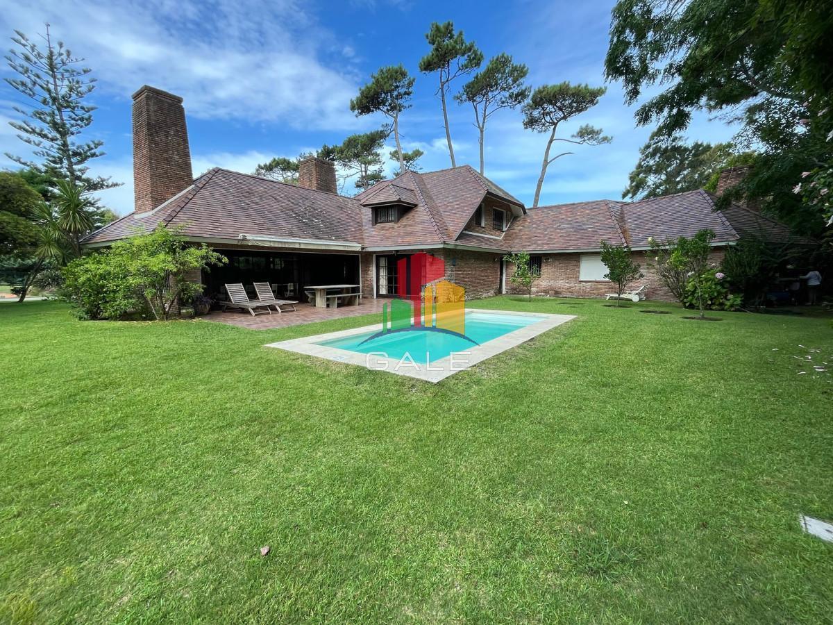 Hermosa mansión en Golf de 6 dormitorios , Punta del Este